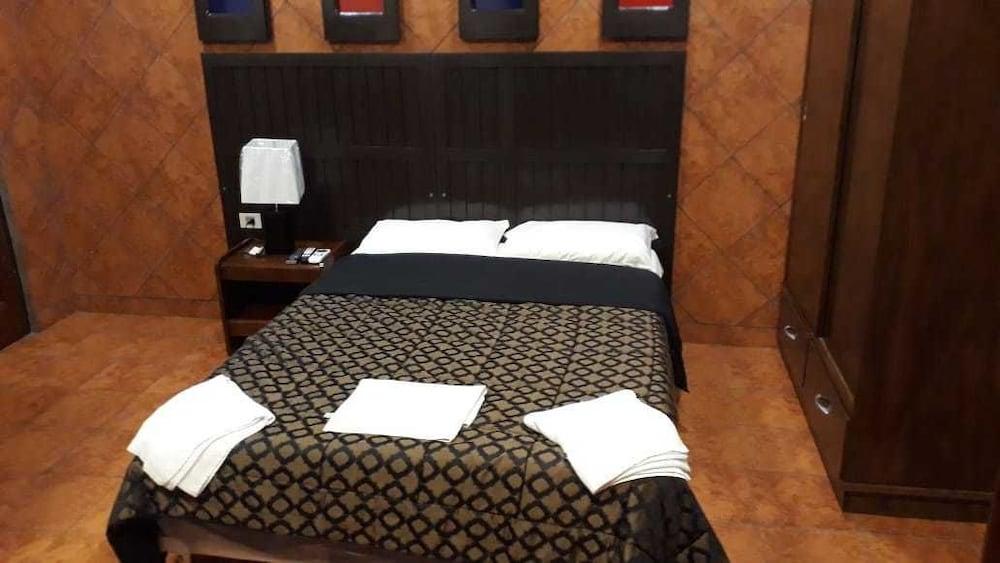 Residencia Leones De Castilla Ασουνσιόν Εξωτερικό φωτογραφία