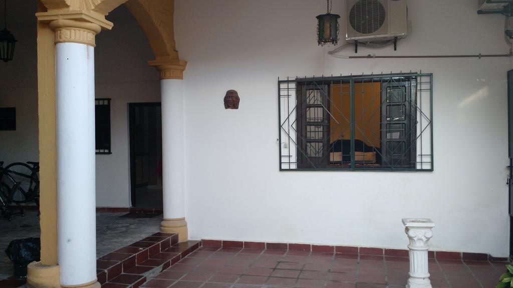 Residencia Leones De Castilla Ασουνσιόν Εξωτερικό φωτογραφία