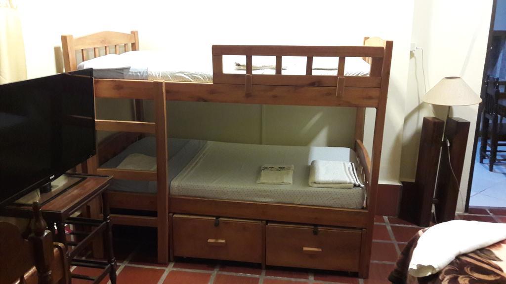 Residencia Leones De Castilla Ασουνσιόν Εξωτερικό φωτογραφία