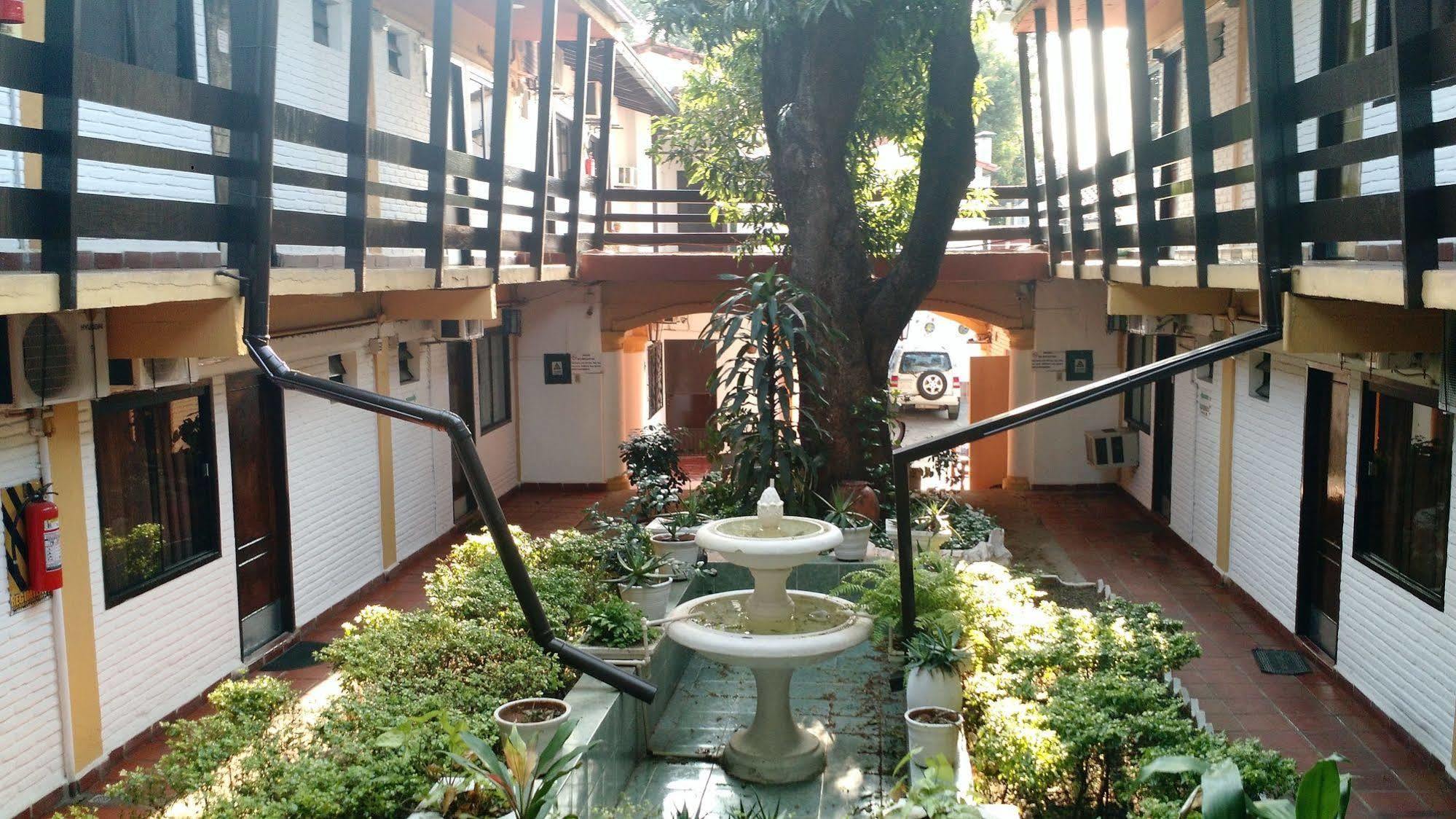 Residencia Leones De Castilla Ασουνσιόν Εξωτερικό φωτογραφία