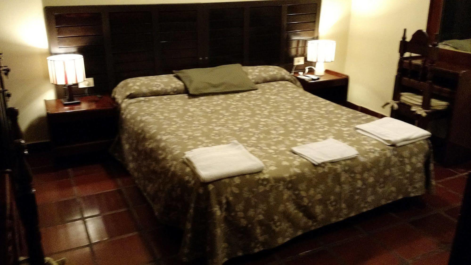 Residencia Leones De Castilla Ασουνσιόν Εξωτερικό φωτογραφία