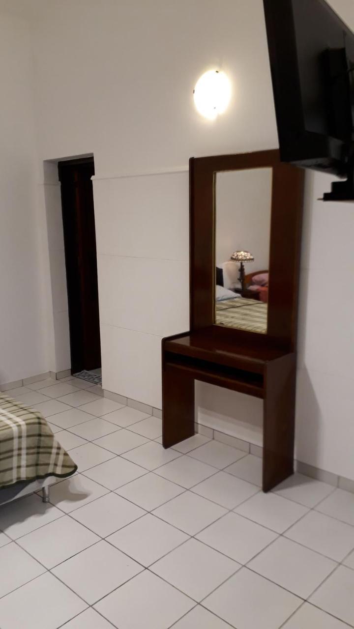 Residencia Leones De Castilla Ασουνσιόν Εξωτερικό φωτογραφία
